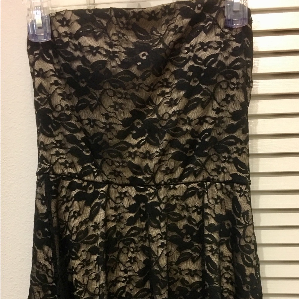 Black /tan Med lace vintage Dress
